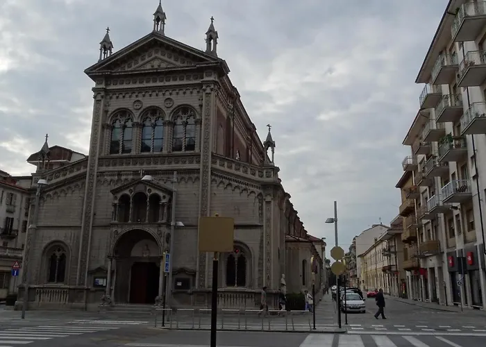 Ostello Cuneo * קונאו